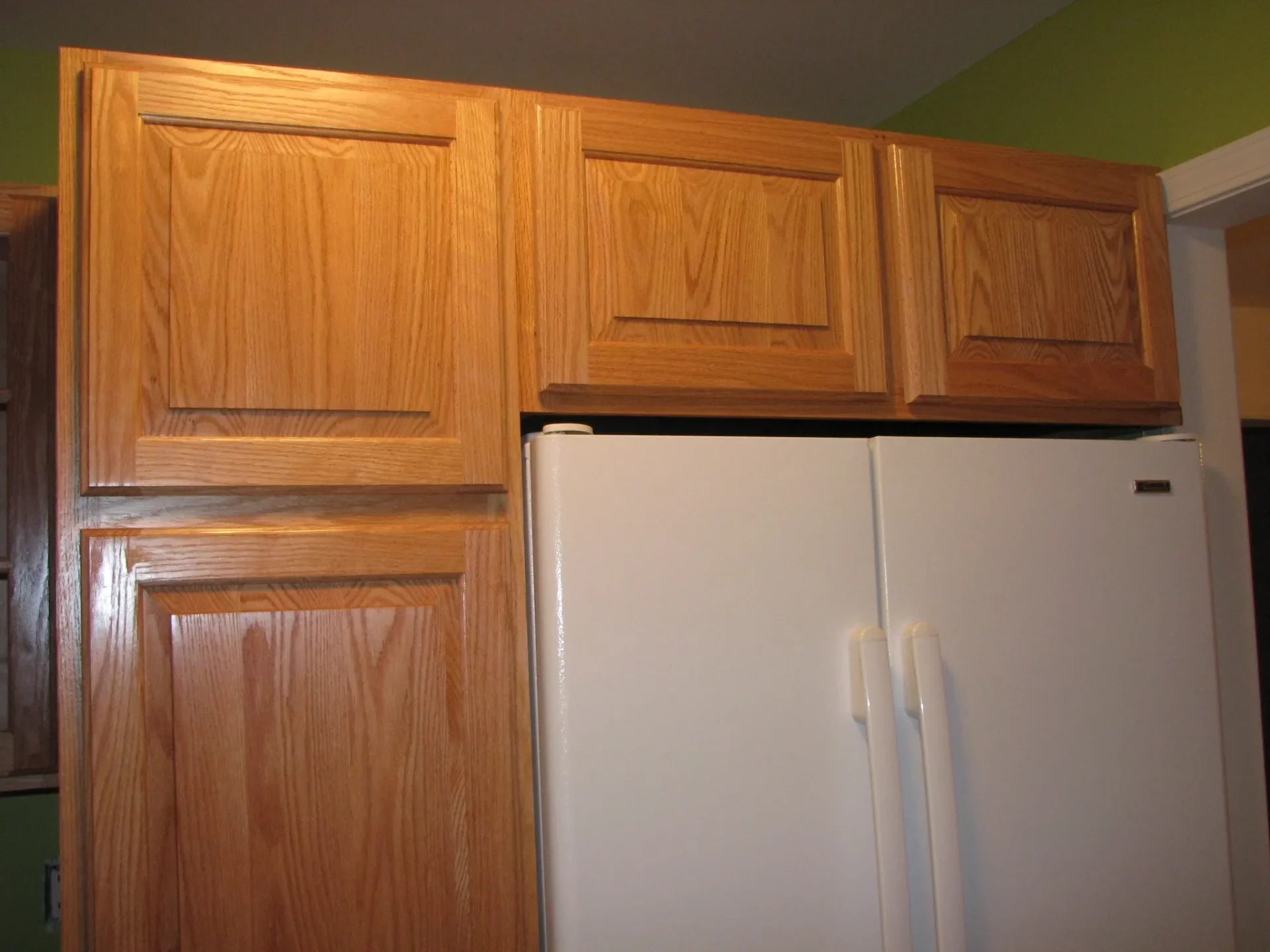 kitchen wood crafted cabinates